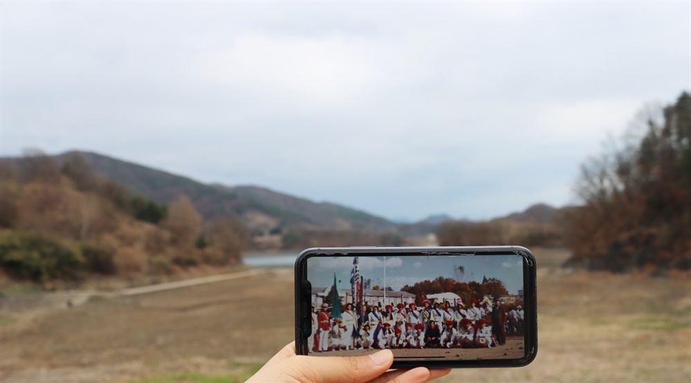  충북 옥천 막지리 주민 이수길씨 휴대폰에서 찾은 막지리 옛 주민들 사진.