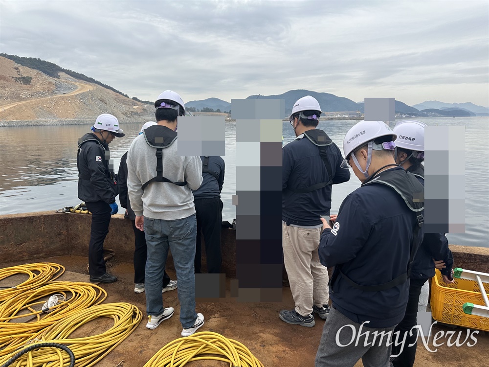  3일 오후 3시 3분경 고성군 동해면 내산리에서 바다 석축 공사하던 잠수사 사망.