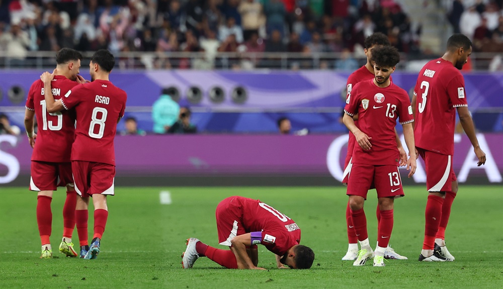  22일(현지시간) 카타르 도하 칼리파 인터내셔널 스타디움에서 열린 2023 아시아축구연맹(AFC) 아시안컵 조별리그 A조 카타르와 중국의 경기. 하산 알 하이도스가 선취골을 넣은 뒤 세리머니를 하고 있다. 2024.1.23