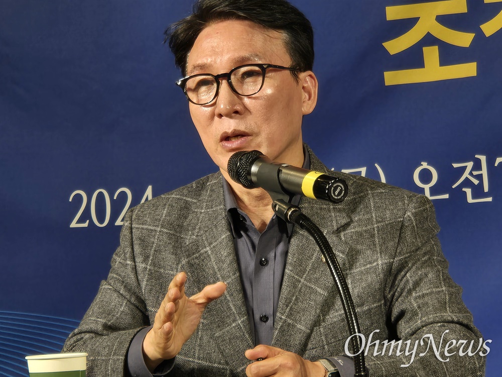  김민석 더불어민주당 최고위원이 14일 오전 대구아트파크에서 열린 아시아포럼21 초청 토론회에서 발언하고 있다.