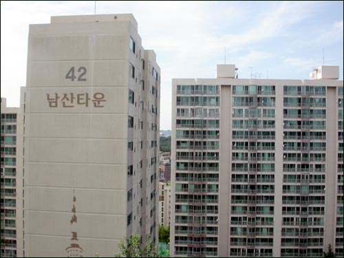  5150세대의 남산타운아파트. 이 아파트에는 초등학교가 없다. 