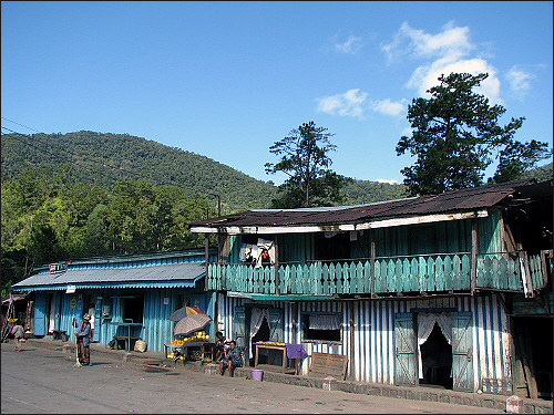 라노마파나, 현지인들이 사는 목재건물