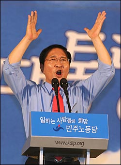 9일 오후 서울 올림픽공원 역도경기장에서 열린 민주노동당 대선후보 선출대회에서 노회찬 후보가 연설을 하고 있다.