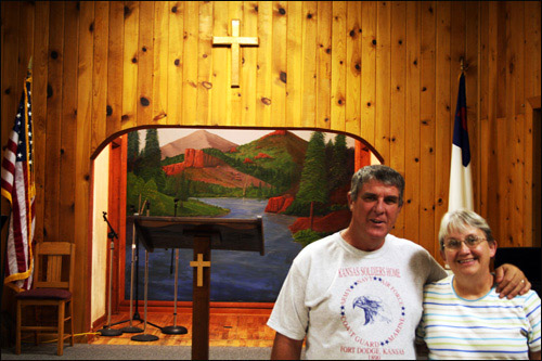 록키산맥에 자리잡은 작은 타운 코토팍시(COTOPAXI)에서 목회를 하고 있는 빌 목사님 부부. 냉수 한 그릇 대접하는 제자의 마음으로 나를 따뜻이 섬겨주셨다.
