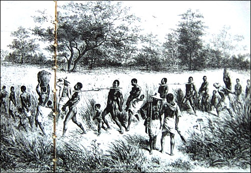 리빙스턴이 테테에서 목격한 노예행렬을 그린 그림(<아프리카 탐험>책에서 찍은 사진)