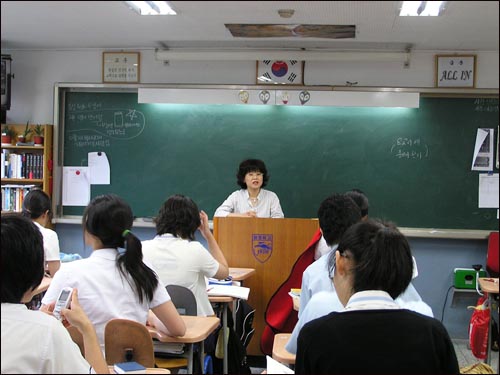 저를 강연에 초대해주신 고등학교 선생님과 학생들입니다.