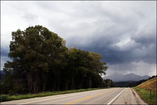 록키산맥을 가로지르는 50번 도로. 잔뜩 흐린 날씨.