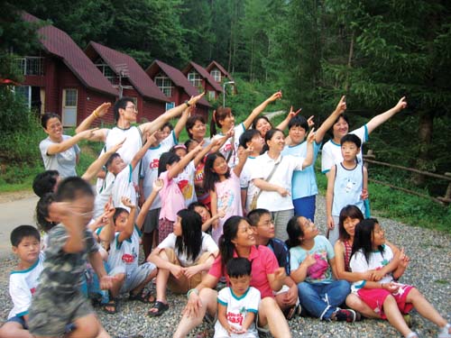 지난해 여름 경기도 양평에서 열린 가족캠프. 30여명이 넘는 한부모와 자녀들이 참여했다.