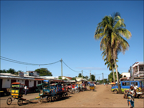 마나카라 시내, 많은 인력거들