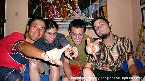 왼쪽부터 필자, Apolo, Fernan, Esteban 