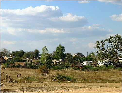 모잠비크와 달리 깨끗하고 현대적인 짐바브웨 시골마을
