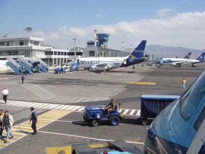에콰도르 퀴토공항에서 타메항공편으로 갈라파고스 군도로