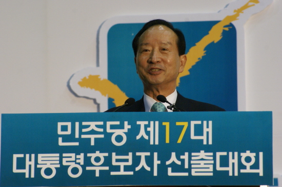 민주당대구경북 경선대회에서 몰표를 얻은 신국환 후보가 소감발표를 하고 있다.