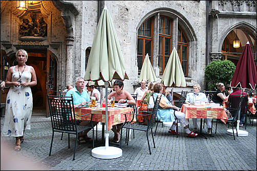 뮌헨 신시청사의 식당으로 선택이 후회되지 않는 훌륭한 식당이다.