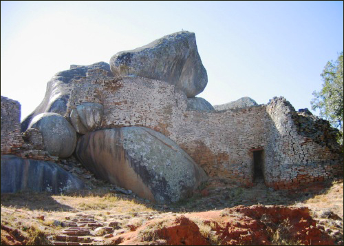 자연지형을 이용해 성을 쌓은 그레이트짐바브웨 아크로폴리스.