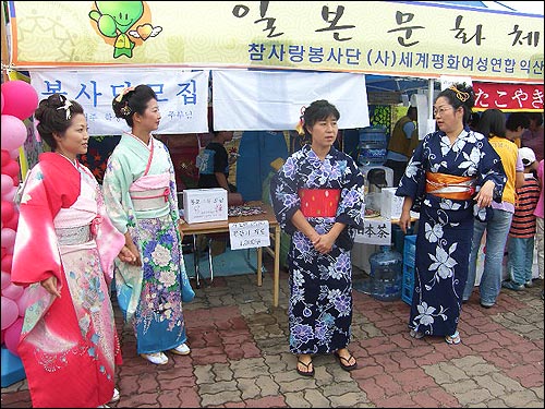 일본에서 한국으로 시집온 지 7개월에서 15년된 주부들이 '참사랑봉사단'을 통해 이주여성을 돕고 있다.