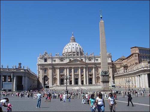바티칸을 떠나기 전의 마지막 사진 - 성 베드로 광장의 모습. 
