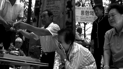 금정굴 희생자 진혼제에서 오열하는 유족 (2007. 6. 27)