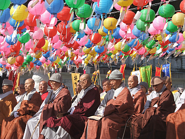 동화사 큰 스님들의 모습.