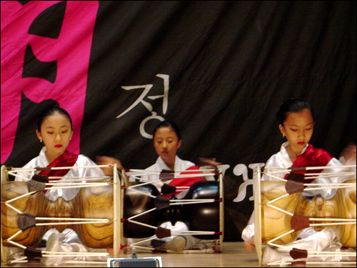 사할린 동포들에게 전통문화는 중요한 의미를 갖는다. 사할린의 한인 어린이들은 수준 높은 공연으로 방문자들의 감탄을 자아냈다.