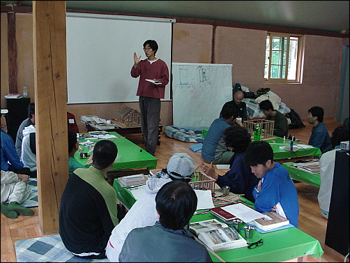 생태건축 워크숍을 여는 한국스트로베일건축연구회 이웅희 대표 