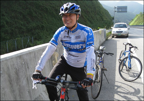 지난 추석 경부운하 자전거 탐방에 이어 호남운하 탐방에도 참여한 김정만 뉴라이트전국연합 공동대표.