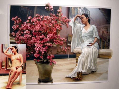 '화가의 옷(The Costume of Painter)' 미술관 연작 화가 알마-타데마(A. Tadema)  비닐(vinyl)과 사진에 유화 154×194cm 2007. 왼쪽은 비닐을 들춰보면 나온다.