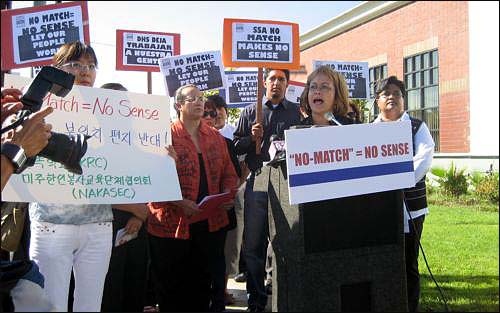 국토안보부의 'No Match Letter' 단속안에 대한 이민권익단체의 10월 3일 LA 한인타운 항의 집회