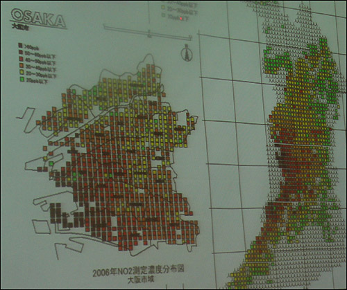 '간이캡슐측정법'을 이용해 오사카 전역을 500m에서 1km크기로 나눠 대기오염 정도를 그린 분석도 