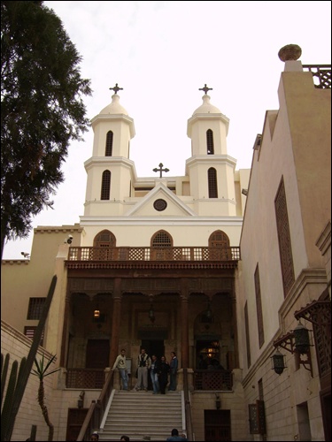 성벽위에 세워진 교회 무알라카