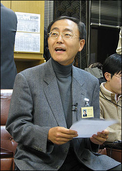 김수남 특별수사·감찰본부 차장검사는 25일 오후 수사팀에 인선된 8명의 검사 명단을 발표하면서 "최대한 신속하게 수사를 하겠다"고 말했다. 