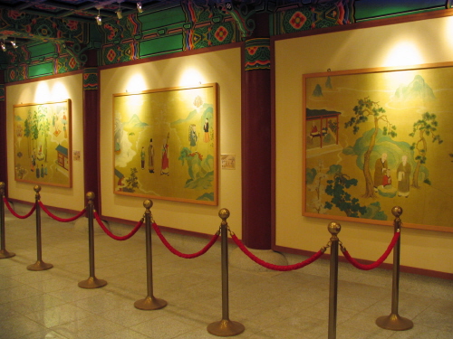 불교초전지기념관에는 아도화상이 불교를 전파한 행로 그려진 그림이 전시돼 있다.  