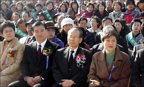 이날 '육영수여사 탄신 82주년 숭모제' 에는 700여명이 모였다.