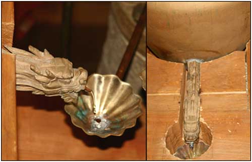 용머리 모습으로 만들어진 파수호의 도수관, 물을 받는 데는 연잎 모양이다. 물이 넘쳐 흐르지 않게 별도의 배수관(오버플로어)이 설치되어 있다(오른쪽)