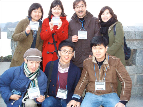 강화도 광성보에서 한 컷. 왼쪽 위부터 최샘, 박소영, 난조 아키라, 나현희, 하라다 고이치, 장영우 시민기자 그리고 나. 