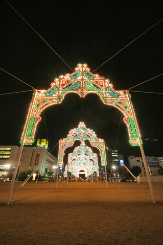 중앙 대형 크리스마스 트리를 기점으로
4개의 문은 각각의 모양이 달라
다양한 아름다움을 보여준다