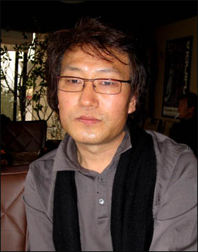 3년여간 문형범군을 지도해온 소설가 서예일씨. 