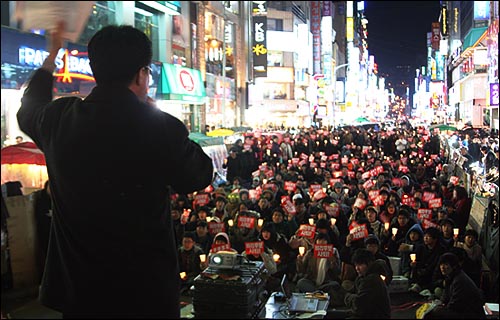  지난 5일부터 4일째 연달아 열리고 있는 이날 촛불문화제에는 약 600여명의 시민들이 참여했다.