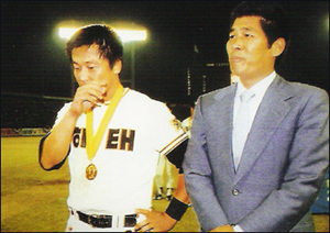 장명부와 김무종 83년 해태 우승의 주역 김무종(왼쪽)과 30승의 주인공 장명부(오른쪽)