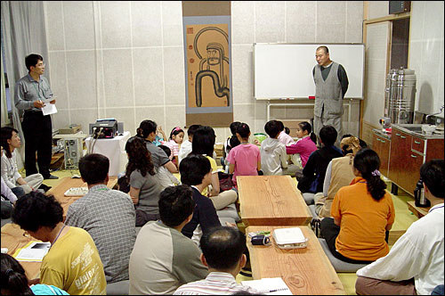 혜우 스님의 전통 덖음차  제다법 교육 모습