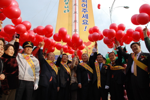  광주.전남 사회복지공동모금회는 지난 1일부터 '2008희망 나누기'캠페인을 전개하고 내년 1월말까지 모금활동을 펼칠 계획이다.