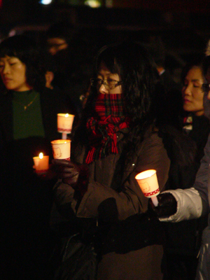 촛불문화제에 참석한 시민들.