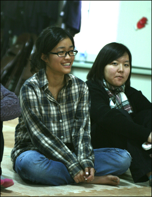 간디자유학교 3학년 김재경(왼쪽), 홍혜정(오른쪽)
