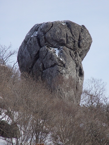  상월불 또는 상월불각자로 알려진 큰 바위