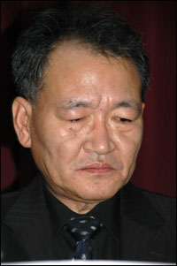 홍정선 인하대 교수.