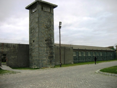 만델라가 수감되었던 B동 교도소의 철조망 담장
