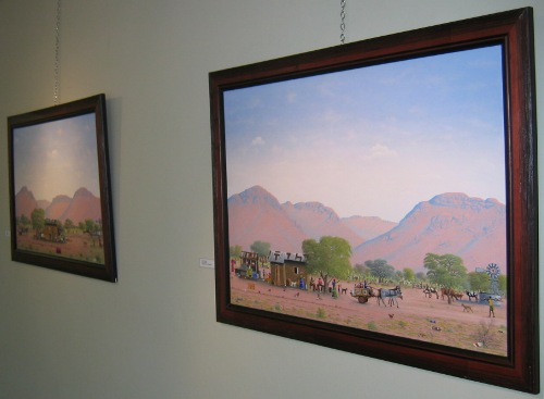나미비아 국립미술관 안의 '도착'(왼쪽)과 '출발'(오른쪽)이라는 제목의 그림 두점