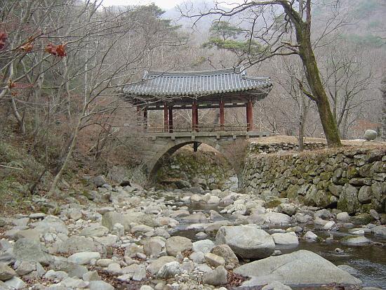 청량각 무지개다리 하나만으로도 아름다운데 위에 정자를 세워 더욱 아름답게 보인다