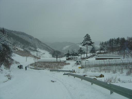 하늘과 맞닿아 있는 건천리. 움직이는 것은 우리 밖에 없었다.