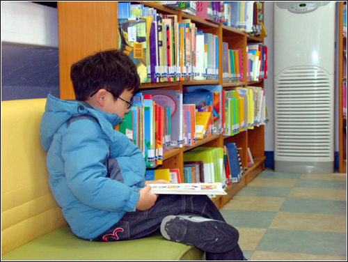 독서. 아이는 책을 통해 삶을 배워 갈 것입니다.